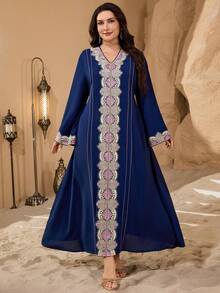 Al Najma فستان أنيق فاخر بياقة على شكل حرف V وأكمام طويلة، مزين بخرز يدوي ملون وتباين الألوان، مناسب للمرأة ذات الحجم الكبير - أزرق بحري - مشاهدة 4