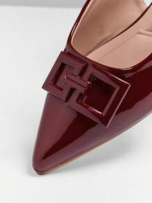 SHUZIA 女士尖头方扣亮面漆皮酒红色露跟平底鞋 – 柔软舒适的鞋垫，精致光泽，轻松百搭的日常风格 - 酒紅色 - 查看 7