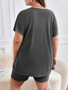 SHEIN Frenchy 大码纯色简约日常穿搭圆领短袖上衣和短裤两件套 - 灰色 - 查看 2