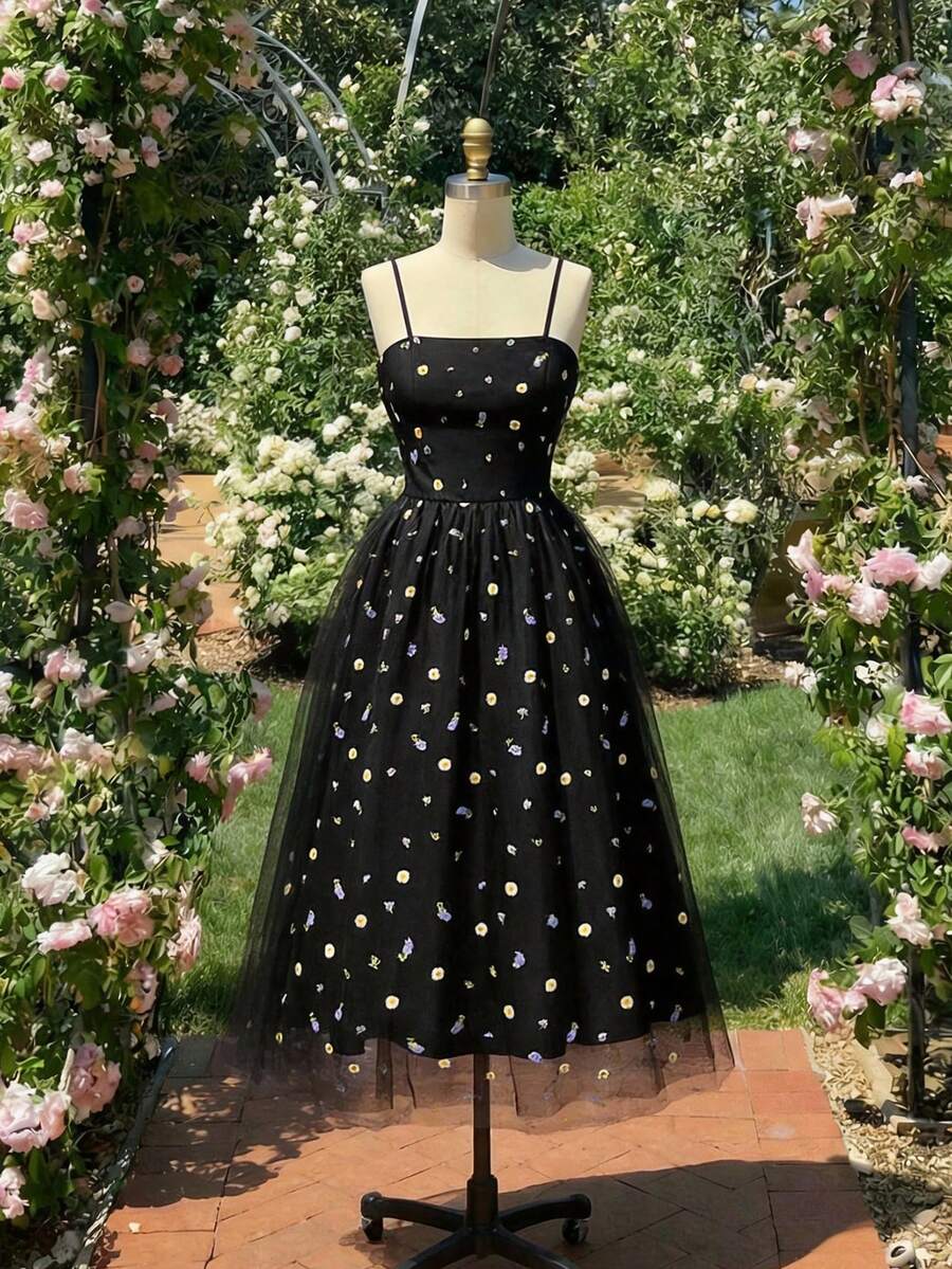 SHEIN MOD 女士夏季休闲度假花卉刺绣网纱收腰吊带连衣裙 - 黑色 - 查看 1