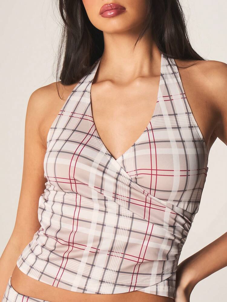 MISSGUIDED Plaid Wrap Style Halter Neck Top With V Neckline And Cropped Fit Perfect For Summer Casual Occasions And Weekend Outings