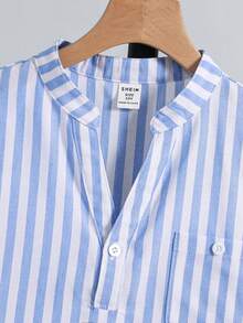 SHEIN 1. 海军风条纹套装： - 条纹翻领半拉链短袖衬衫 - 百褶短裤 - 采用透气亲肤面料 - 学院风夏季穿搭 - 适合海滩度假和日常穿着 - 绅士小众设计 - 彩色 - 查看 3