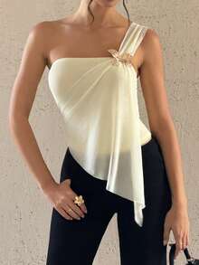 Bluhae Áo croptop ngắn ôm sát, chất liệu lưới polyamide màu kem, kiểu dáng bất đối xứng, cổ yếm, điểm nhấn là họa tiết bướm. - Màu vàng - Xem 5