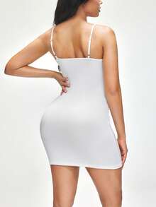 SHAPORA Gaun Tidur Mini Camisole Wanita Warna Polos yang Pas di Badan - Putih - View 2