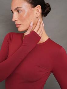 Activina Women's Minimalist Solid Color Backless Long Sleeve Cropped Sports T-Shirt, Autumn - Burgundy - View 5