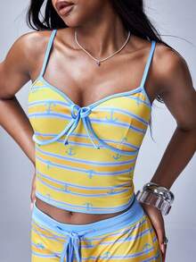 Shutterstock Y2Kool 休闲性感都市时尚极简主义Y2K条纹航海风印花露脐背心，适合日常穿着、旅行、度假、约会、派对、海滩、航海日、节日、情人节、春夏、婚礼宾客、音乐节、音乐人、夜店等场合。 - 彩色 - 查看 4