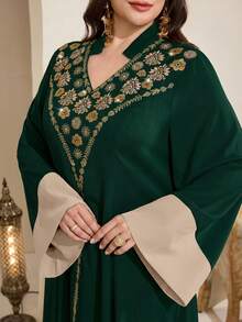SHEIN Najma Đầm dài tay kiểu Ả Rập thanh lịch phối màu, thêu hoa dành cho nữ cỡ lớn. - Màu xanh lá cây đậm - Xem 1