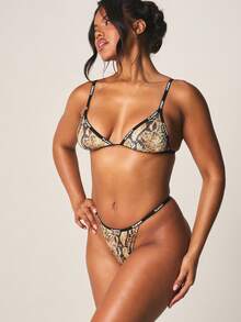 Missguided x Playboy Bộ đồ lót gồm áo ngực tam giác và quần lọt khe họa tiết da rắn, viền chun co giãn tương phản, chi tiết dây đeo. - Nhiều màu - Xem 3