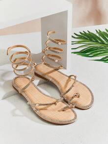 SHUZIA Sandalias planas de mujer con tira de tobillo de rafia, puntera redonda y adornos de strass - Beis - Ver 7