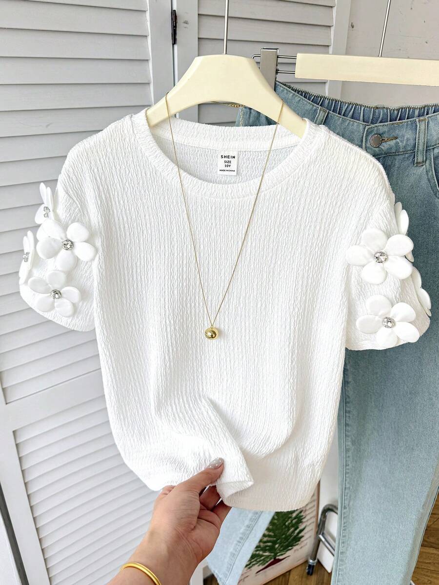 SHEIN Camiseta de manga corta para niña preadolescente, primavera/verano, casual elegante, con decoración de flores 3D de strass, cuello redondo, ajustada, de punto acanalado texturizado, KIDS - Blanco - Ver 1
