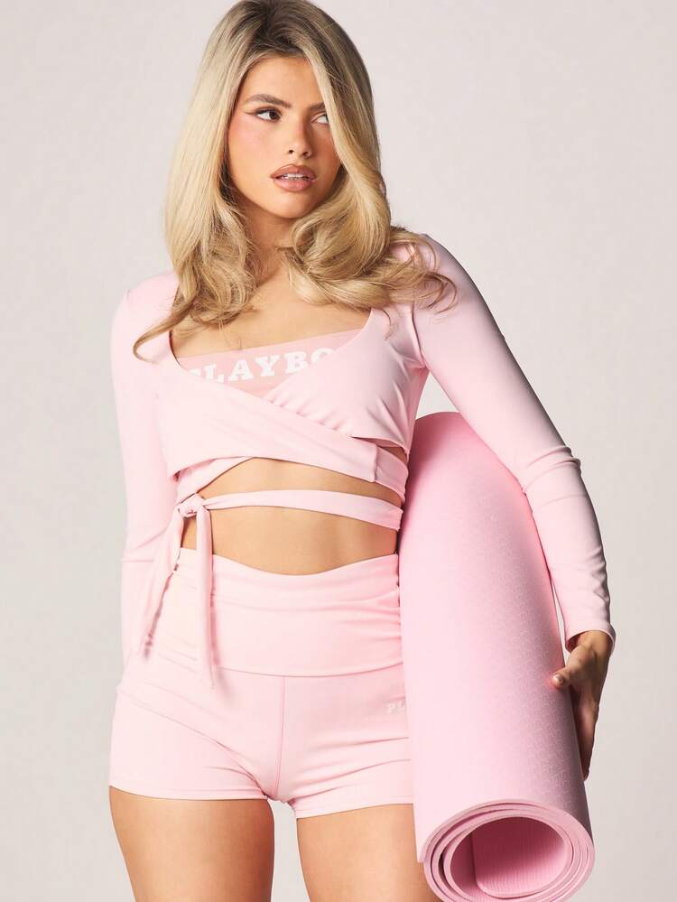 Missguided x Playboy Dwuczęściowy komplet z długim rękawem i logo Bunny z krótkimi spodenkami i wysokim stanem