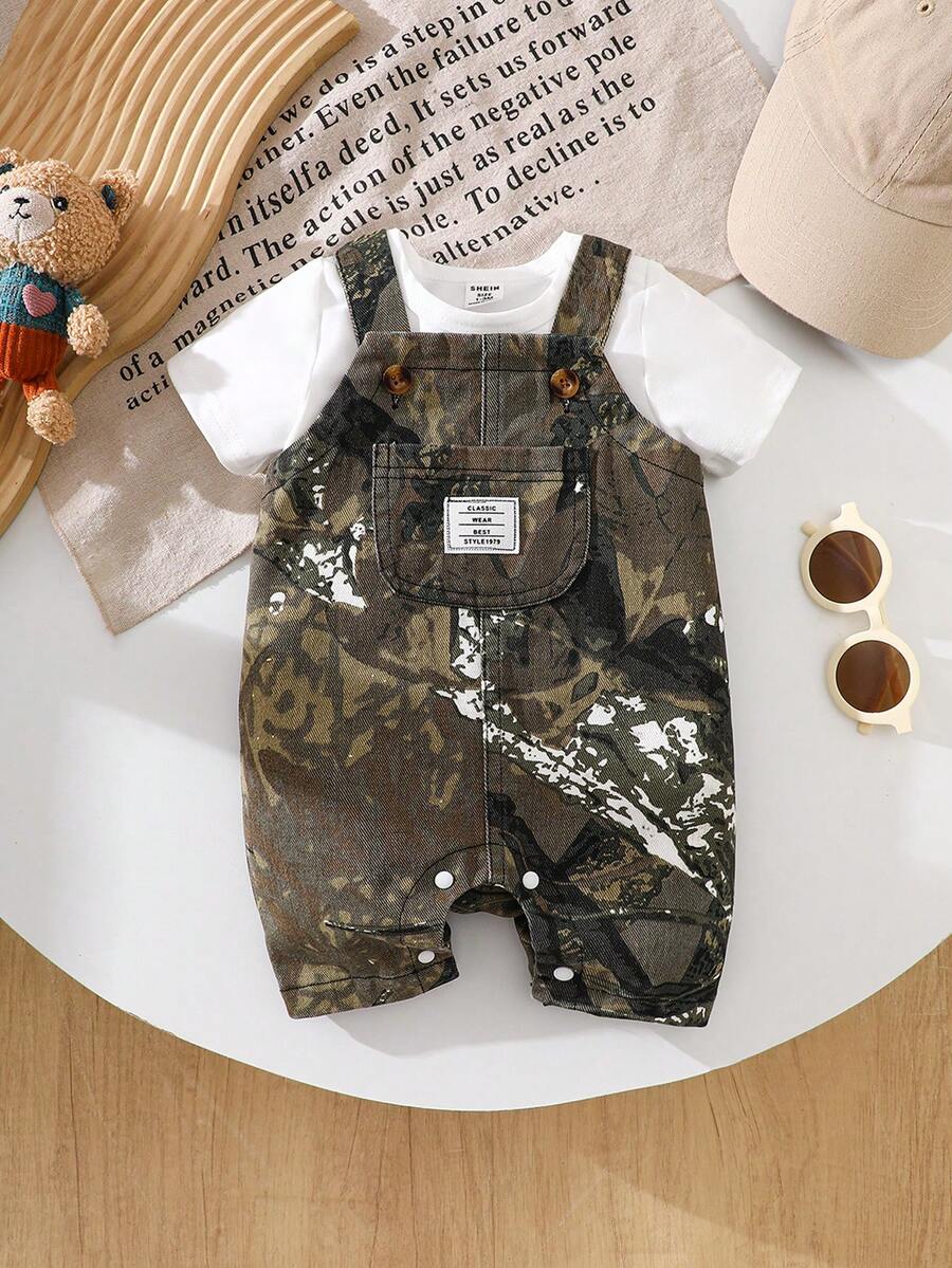 SHEIN Playful Pals Newborn Baby All-Over Print Patch Pocket Casual Romper - Green - View 1
