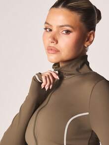 MISSGUIDED Olive Full-Zip Track Jacket With White Contrast Stitching Long Sleeve Cropped Athletic Zip Up Top For Active Casual - Army Green - View 4