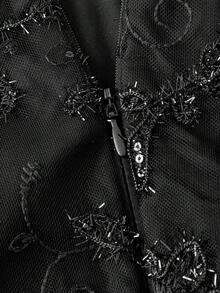 SHEIN MOD 大码女式串珠刺绣褶皱时尚迷你连衣裙，派对礼服，飘逸连衣裙，紧身连衣裙，黑色迷你连衣裙，黑色涤纶缎面迷你连衣裙，蕾丝紧身胸衣，无肩带设计，修身廓形，垂坠纯色经典款式，面料顺滑，适合春夏日常穿着，都市女装，婚纱 - 黑色 - 查看 4