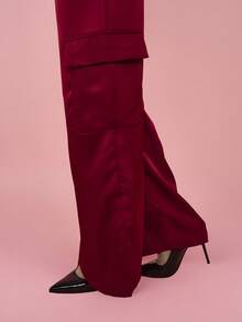 OverBlushhh Pantaloni cargo in raso bordeaux a vita alta con gamba ampia, tasche, stile casual, Y2K, adatti per feste, San Valentino, primavera - Rosso - Visualizzare 5