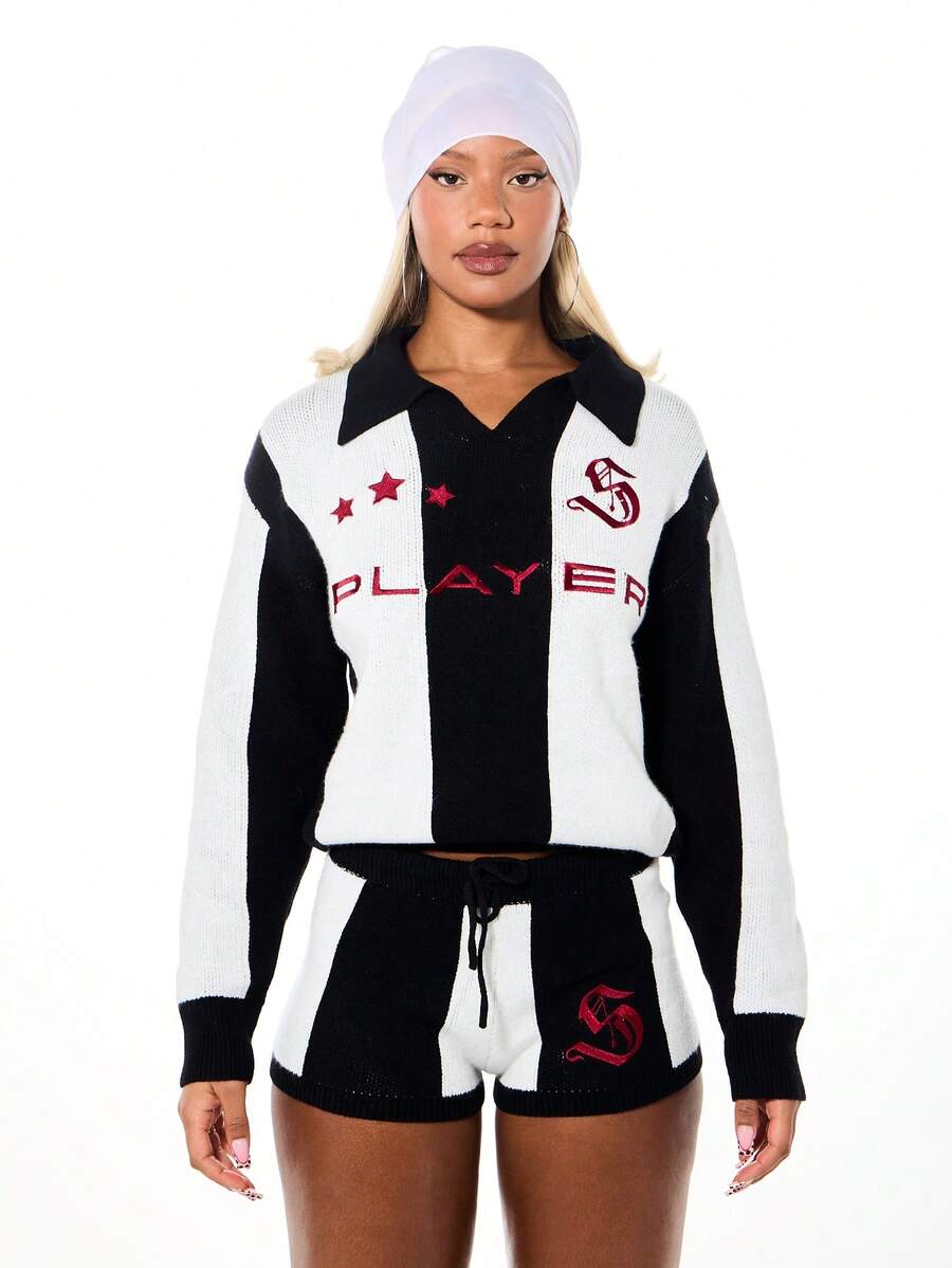 SUMWON WOMEN 条纹针织翻领足球毛衣，绣有球员号码和星星图案，长袖短款上衣 - 黑與白 - 查看 1