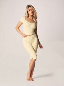 MISSGUIDED Soft Ribbed Knit Short Sleeve Crop Top And Capri Leggings Two Piece Lounge Set With Scoop Neckline - Yellow - View 1