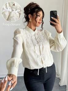 Elenzga Áo cánh tay bồng họa tiết hoa jacquard cổ vuông bằng vải voan chắp vá cỡ lớn cho nữ, thiết kế nút tua rua, phong cách tối giản, thích hợp mặc trong dịp năm mới và mặc hàng ngày - Màu be - Xem 1