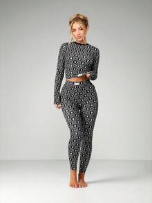 Missguided x Playboy Printed Long Sleeve Crop Top And Legging Lounge Set With Geometric Logo Pattern - Black and White - View 1