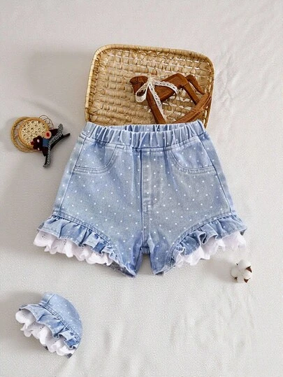 SHEIN Vintaside Kids Quần short denim màu xanh nhạt cho bé gái, kiểu dáng dễ thương, ngọt ngào, thoải mái, phù hợp cho kỳ nghỉ, kiểu cơ bản đa năng với 4 túi, eo chun, gấu quần xếp ly, viền ren, họa tiết chấm bi, chất liệu denim cotton không co giãn, mềm mại và thoải mái, thích hợp cho mặc hàng ngày, tụ họp, đi học, đi làm, mẫu mới mùa xuân/thu.