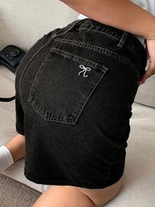 Dazy Plus Dark Wash Blue Butterfly Embroidery Back Pocket Straight Leg Capri Denim Shorts, Spring/Summer - Black - View 2