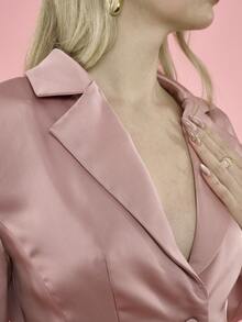 OverBlushhh 女士粉色缎面修身西装外套，后背系带，肩部线条硬朗，长袖，前襟纽扣，优雅、性感、时尚，适合派对、生日、办公、约会、情人节、婚礼宾客等场合，春季穿着。 - 紫色 - 查看 5