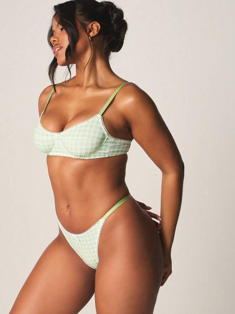 MISSGUIDED Gingham Print Push Up Bra And Thong Set With White Lace Trim Underwire Padded Lingerie For Intimate Occasions Balconette Style Undergarments