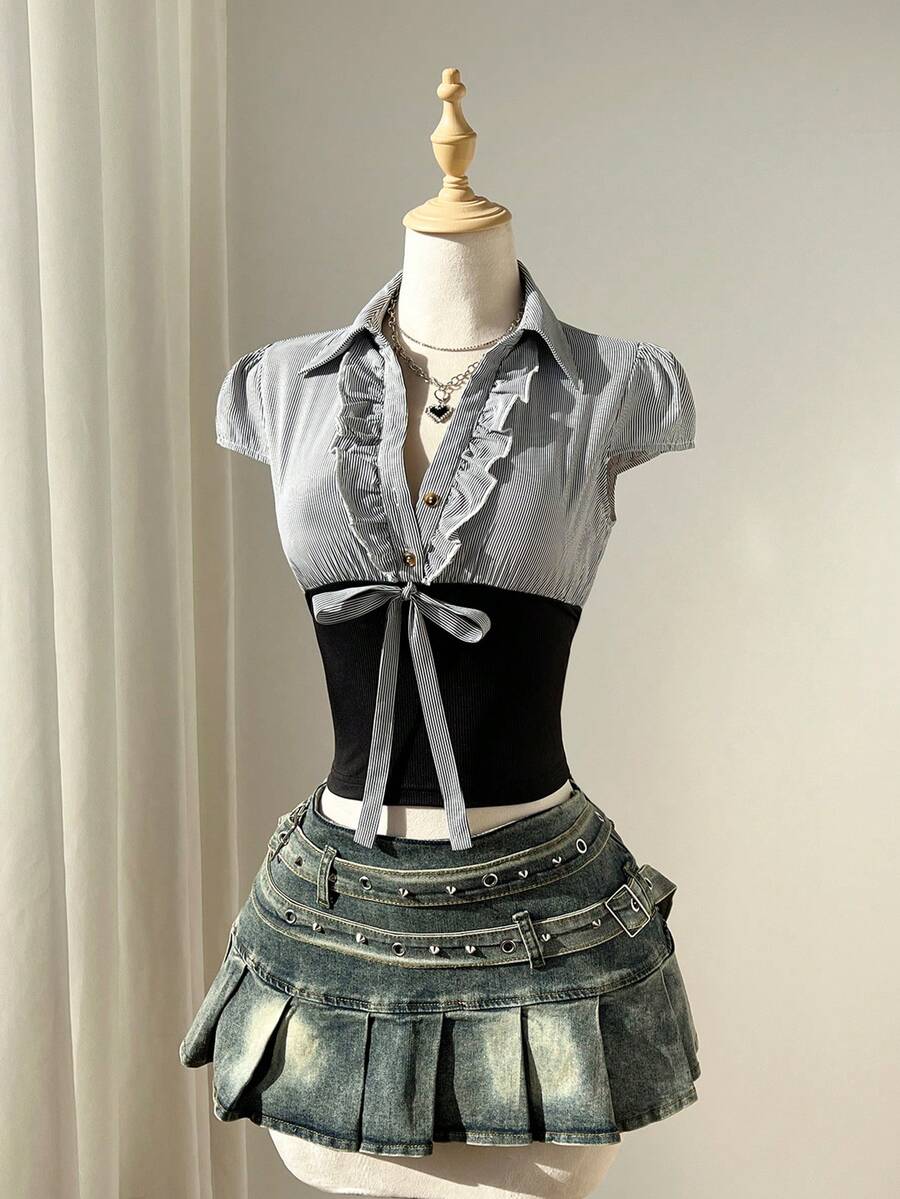 Elamini 女士黑白条纹拼接下摆纽扣领荷叶边短袖修身衬衫，性感复古欧美风 - 彩色 - 查看 1