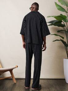 Conjunto de dos piezas SUMWON con camisa de manga corta con botones a rayas negras y pantalones rectos a juego con cuello y bolsillos laterales para un estilo casual de verano liso - Negro - Ver 2