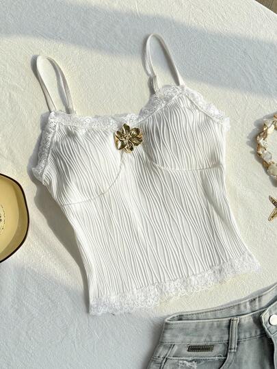 Girls' White Lace Camisole & Vertical Striped Textured Fabric + Lace Trim & (Golden Floral Decor) Soft Fabric Suitable For Summer & Sweet V-Neck + Delicate Details Suitable For Daily Wear / Light Outfit Scenes & Non-Binding & Easy To Match & Create A Gentle And Elegant Girl Look