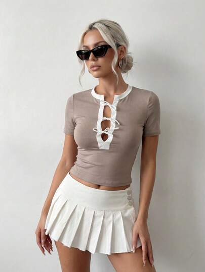 Ritzy Row Women's Fashion Khaki Patchwork White Contrast Color Bow Tie Design Fitted Short Sleeve Knit Top T-Shirt, Sweet & Cool Contrast Hollow Out Cropped Waist T-Shirt, Versatile For Work, Commute, Minimalist Korean Style