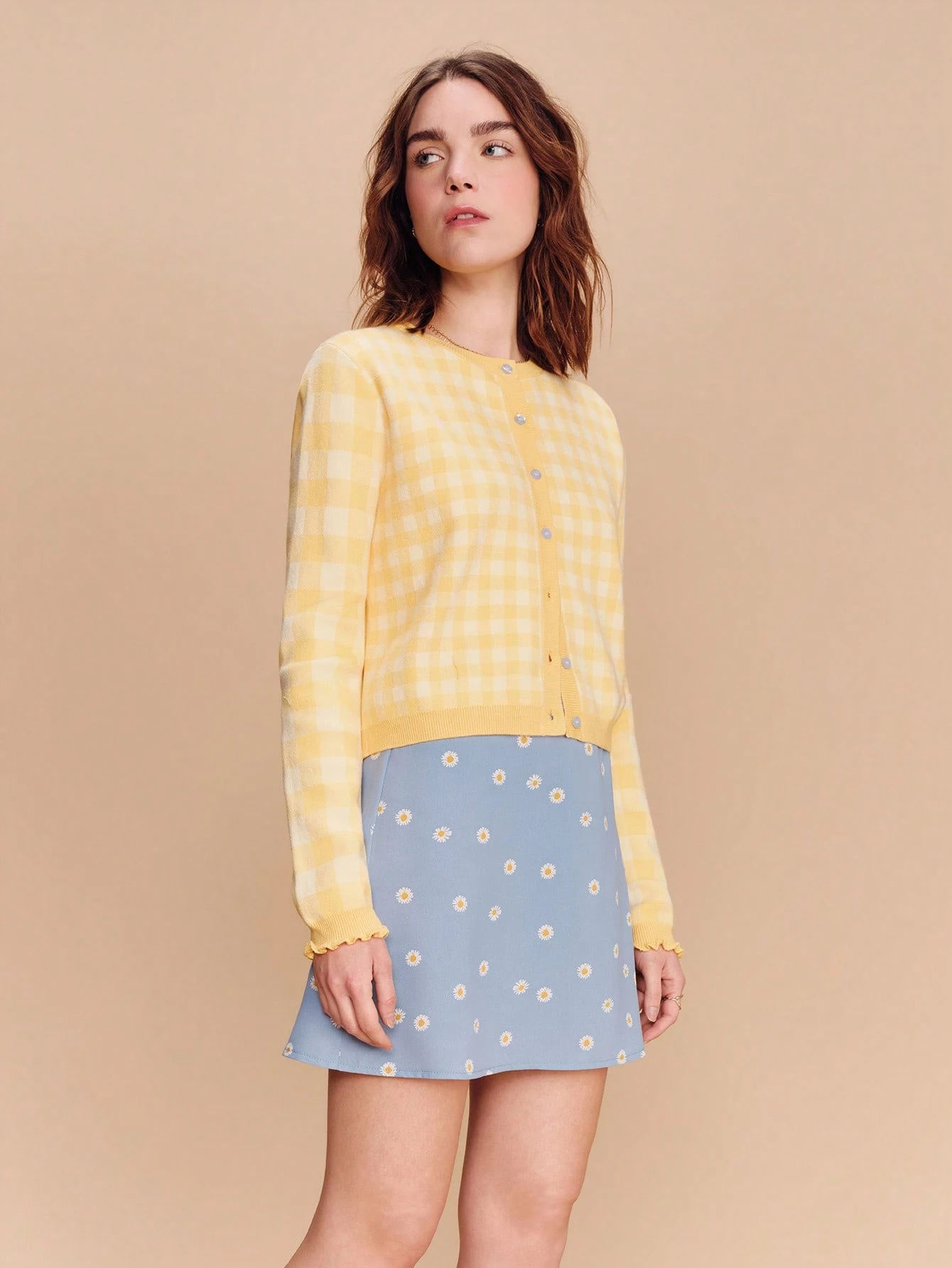 Cardigan Xadrez Amarelo com Botões Azuis, Estilo Francês Primavera Verão, Estilo Parisiense, Cardigan Xadrez Vintage Fofo, Primavera Escritório Saída, Cottage-Core Primavera Piquenique, Mulheres Preppy
