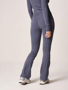 Missguided x Playboy 高腰喇叭瑜伽裤，腰带饰有品牌标志 - Dark Blue - 查看 3