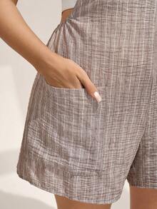 Comfylo 方领无袖卡其色条纹连体裤,收腰设计搭配阔腿短裤——复古宫廷风,散发着老钱的魅力,适合工作、返校、约会、派对、假期和生日等场合。女士连体裤,优雅连体裤,棕色条纹连体裤。法式优雅休闲连体裤采用收腰设计,时尚百搭,适合日常出行、约会、度假和春夏穿着。女士休闲装,简约时尚,适合日常穿着。带口袋的连体裤,女士短款连体裤,休闲连体裤,夏季女士连体裤,亚麻短款套装,短款连体裤,女士休闲连体裤,亚麻两件套,粗花呢两件套,女士连体裤,曲线连体裤,女士短款套装,女士度假连体裤,短裤连体裤,度假连体裤。 - 棕色 - 查看 7