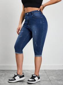 SHEIN CURVE+ Plus Size Women Pocketed Button Casual Everyday Wear Cropped Jeans Spring To Summer Valentine's Day Carnival Costume Commuting Vacation Graduation Chic Y2k Cute Streetwear Party Wedding Elegant Business Casual Woman Plus Size Women's High Stretch Dark Wash Denim Capris Comfort Fit Mid-Rise Jeans - Blue - View 7