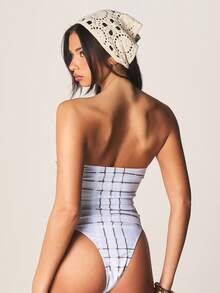 MISSGUIDED Áo tắm liền thân kiểu quây với họa tiết kẻ caro hình học, thiết kế không dây đeo vai, lý tưởng cho kỳ nghỉ hè ở bãi biển hoặc hồ bơi. - Nhiều màu - Xem 2