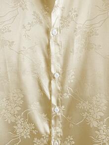 Manfinity Homme Áo sơ mi nam tay ngắn cài cúc họa tiết jacquard, áo sơ mi nam màu vàng, áo sơ mi nam satin, áo sơ mi nam cưới, áo sơ mi màu sâm panh cho nam, áo sơ mi nam lụa. - Màu be - Xem 4