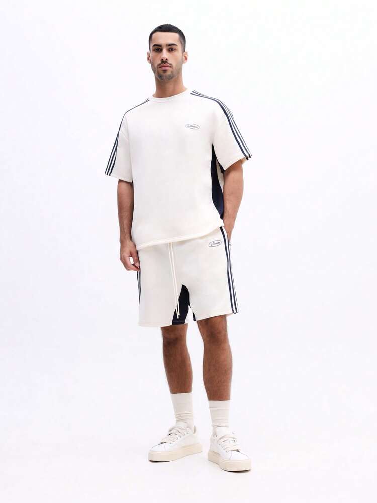 스트라이프 디테일이 있는 크루넥 티셔츠와 반바지 세트