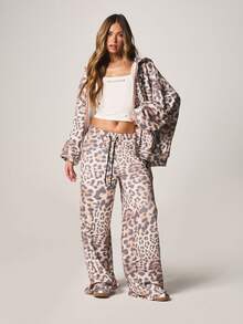 Missguided x Playboy 豹纹印花超大款全拉链连帽衫，带抽绳和前口袋，适合休闲街头风秋冬外套 - 彩色 - 查看 3