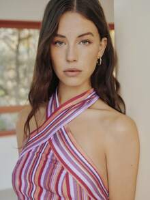 Nöista 这款无袖长款连衣裙采用露背吊带设计，饰有红色、粉色、紫色和橙色的竖条纹。适合春季、夏季、复活节等场合，是女士服装的理想之选。 - 彩色 - 查看 7