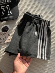 Comfortcana Plus Size Women Elastic Waist Side Stripe Snow Flake Print Shorts - Grey - View 5