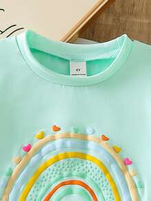 SHEIN Set de 2 piezas con parte superior estampada con arcoíris y corazones y pantalones cómodos para niñas pequeñas - Verde - Ver 3