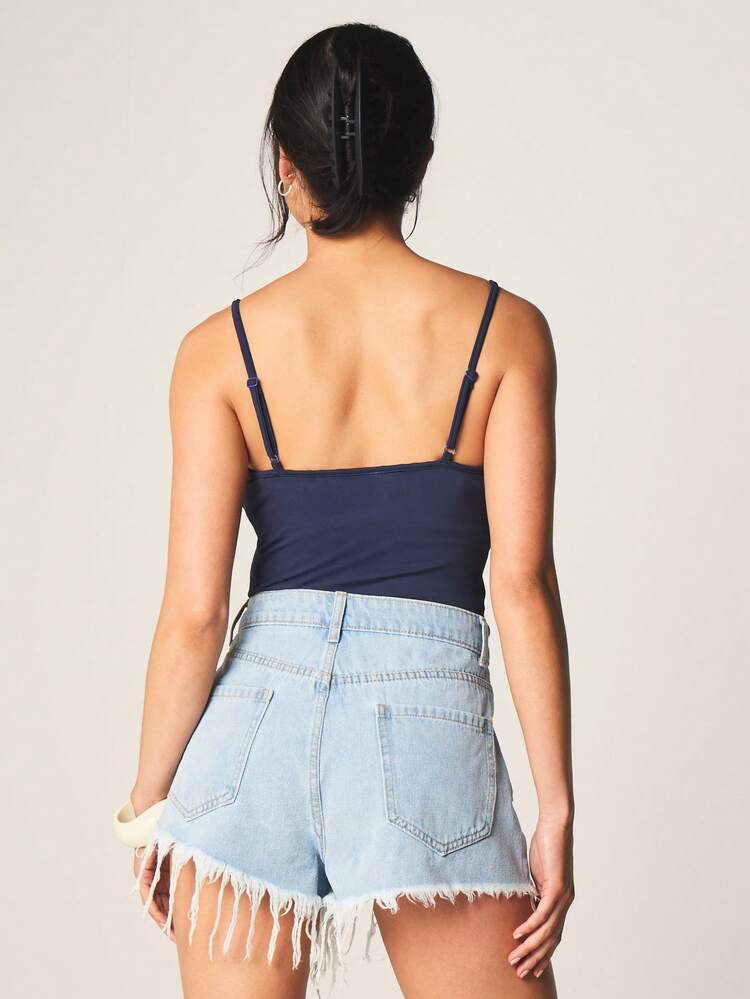 MISSGUIDED ダメージヘム ミニデニムショーツ フレイドロー エッジ ディテール ハイウエスト カジュアル サマー フェスティバル ビンテージスタイル ライトウォッシュ