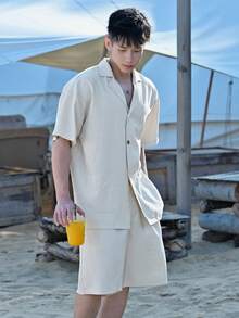 DAZY Set di camicia a maniche corte e pantaloncini casual estivi da uomo, semplice tinta unita, colletto alla coreana, adatto per vacanze e uso quotidiano - Albicocca - Visualizzare 7