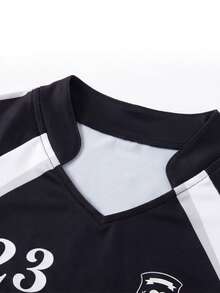 Rina Fox 女士黑色长袖V领插肩袖运动上衣，侧边饰有条纹，印有23号、“NEW MISSION”字样和徽章标志 - 修身弹力足球衫风格休闲街头T恤 - 黑色 - 查看 5