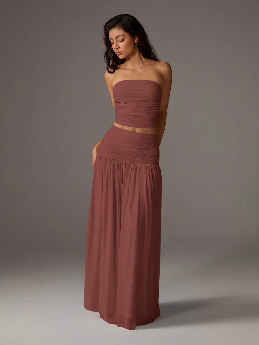 SHEIN PETITE Conjunto de 2 piezas de top bandeau de malla de unicolor y falda larga para mujer - Color caoba - Ver 1