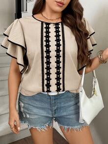 SHEIN LUNE 女士加大码圆领贴花休闲百搭日常荷叶袖衬衫，适合嘉年华派对、海滩、情人节、西部风情等场合，优雅女式上衣，夏季带袖上衣，女士休闲蝴蝶袖上衣 - 杏色 - 查看 2