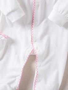 新生女婴四件套：白色针织连体衣，绣有蝴蝶和花朵图案，长袖，连脚裤，娃娃领，纽扣前襟，连指手套，帽子，以及粉色撞色滚边襁褓毯，春夏款 - 白色 - 查看 4