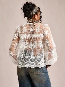 SHEIN LUNE 刺绣贝壳纽扣薄纱大码女式灯笼袖衬衫，适合嘉年华派对、海滩休闲、情人节等场合 - 白色 - 查看 5