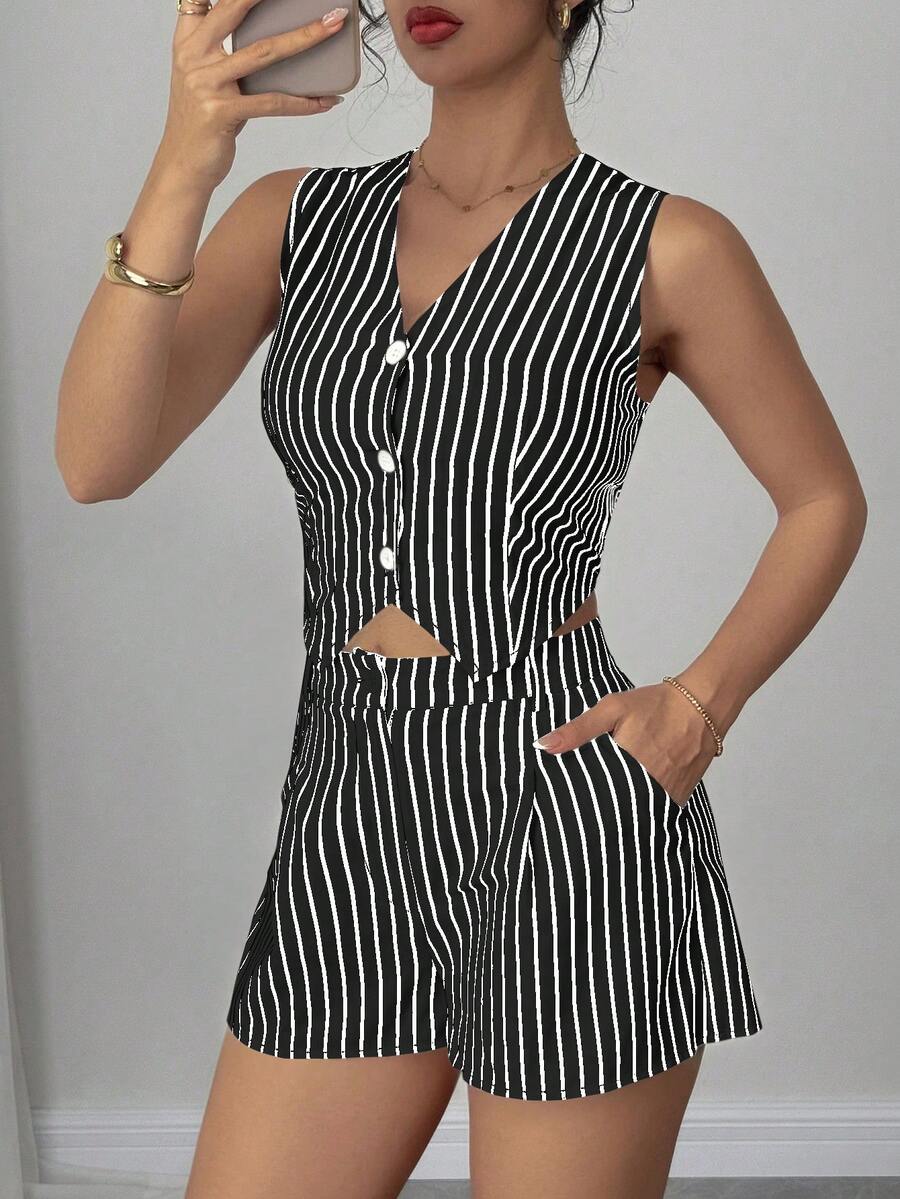 SHEIN PETITE Bộ 2 món dành cho nữ dáng nhỏ nhắn, áo vest và quần short kẻ sọc, kiểu dáng thường ngày, thích hợp cho mùa hè. - Đen và trắng - Xem 1